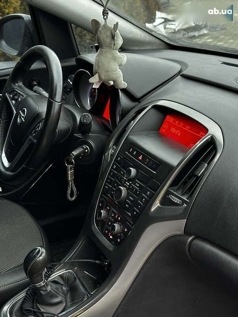 Opel Astra 2011 - фото 13