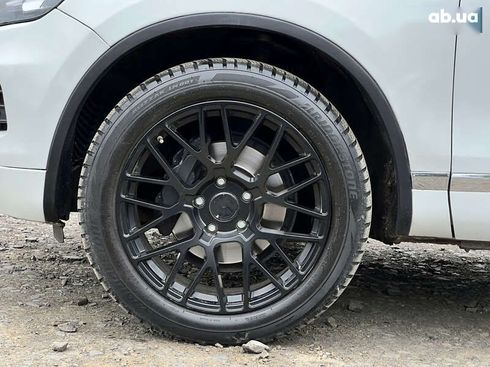 Volkswagen Touareg 2012 - фото 17