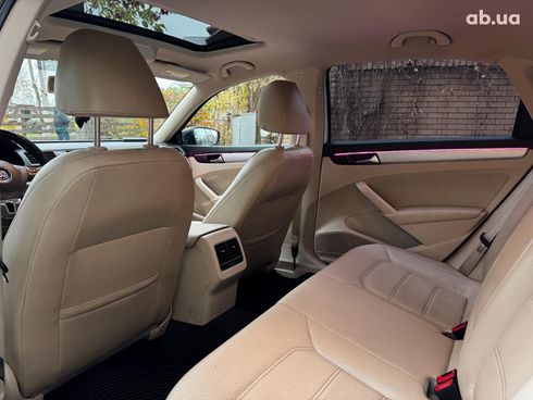 Volkswagen Passat 2012 белый - фото 27