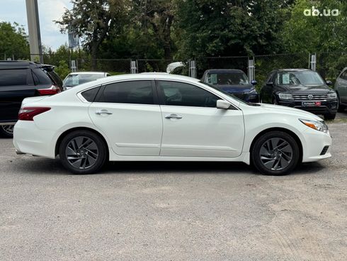 Nissan Altima 2018 белый - фото 4