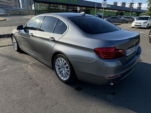 BMW 5 серия 2015 серый - фото 9