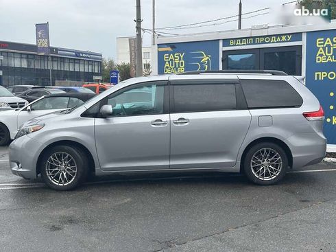 Toyota Sienna 2012 - фото 10