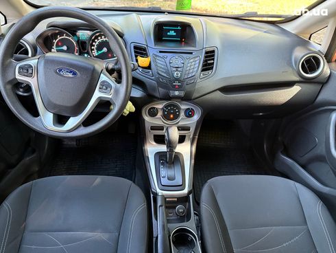 Ford Fiesta 2016 оранжевый - фото 17