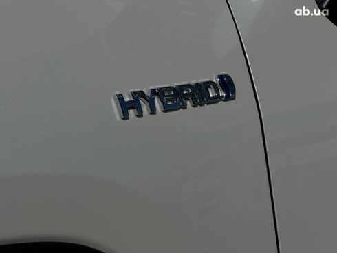 Toyota RAV4 2021 белый - фото 16