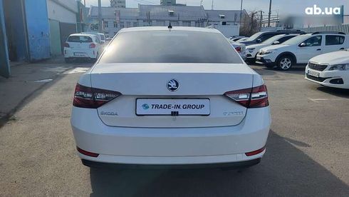 Skoda Superb 2019 - фото 17