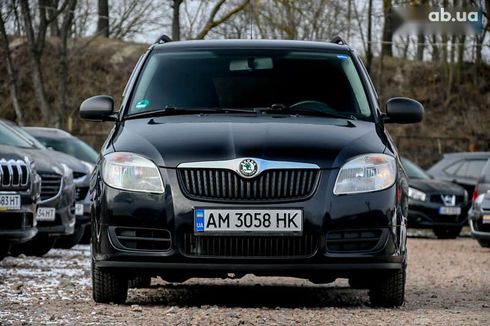 Skoda Fabia 2010 - фото 4