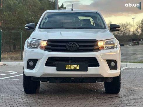 Toyota Hilux 2017 - фото 10