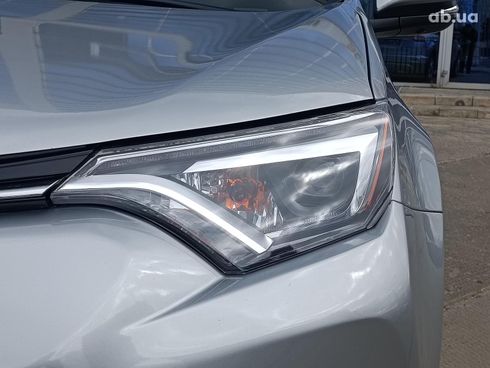 Toyota RAV4 2017 серый - фото 20