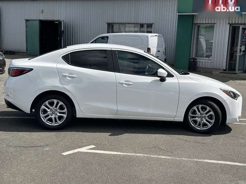 Toyota Yaris 2017 - фото 4