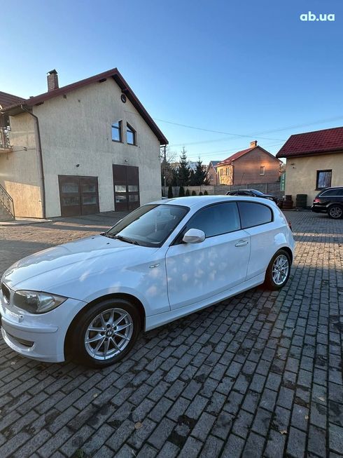 BMW 1 серия 2010 белый - фото 11