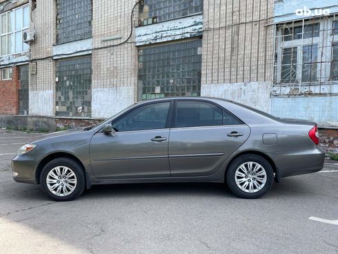 Toyota Camry 2004 серый - фото 6