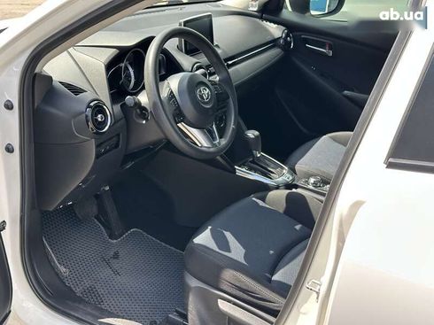 Toyota Yaris 2017 - фото 12