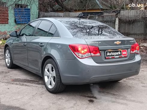 Chevrolet Cruze 2010 серый - фото 9