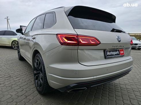 Volkswagen Touareg 2020 бежевый - фото 6