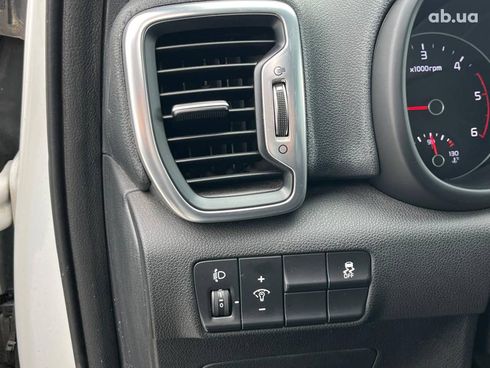 Kia Sportage 2016 белый - фото 40
