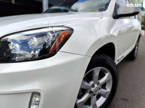 Toyota RAV4 2013 - фото 2