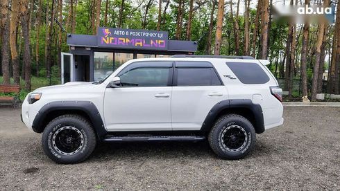 Toyota 4Runner 2019 - фото 8