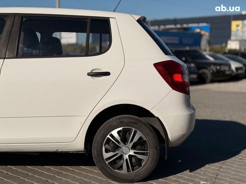 Skoda Fabia 2013 белый - фото 6