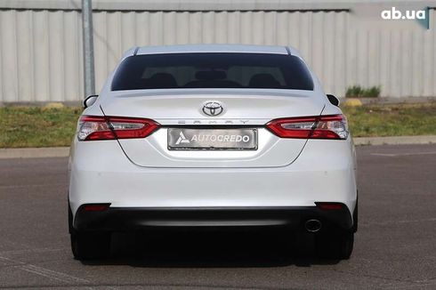 Toyota Camry 2019 - фото 6
