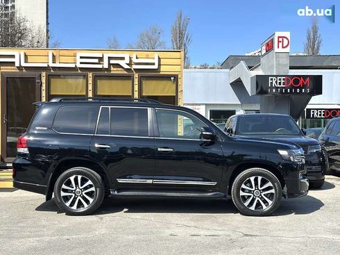 Toyota Land Cruiser 2019 - фото 3