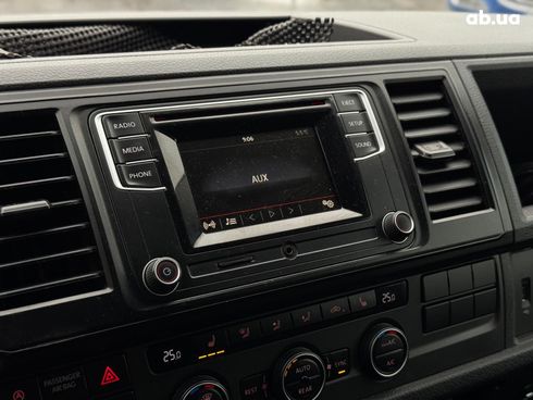 Volkswagen Caravelle 2017 синий - фото 44