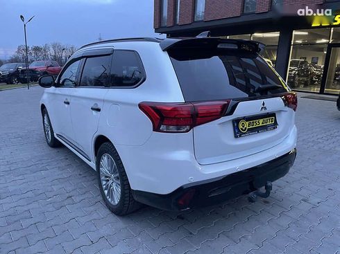 Mitsubishi Outlander 2019 - фото 4