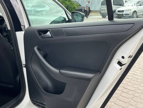 Volkswagen Jetta 2016 белый - фото 13