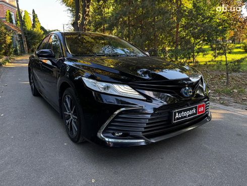 Toyota Camry 2022 черный - фото 3
