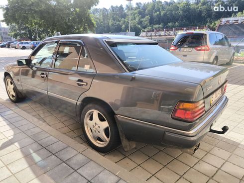 Mercedes-Benz E-Класс 1989 серый - фото 6