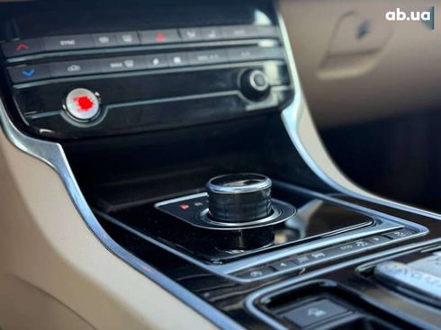 Jaguar XF 2017 - фото 10