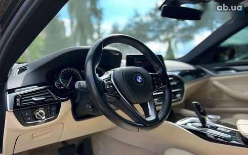 BMW 5 серия 2017 - фото 16