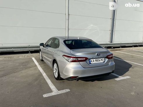 Toyota Camry 2020 - фото 16