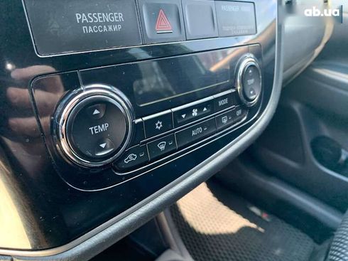 Mitsubishi Outlander 2012 - фото 20