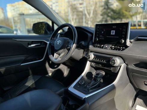 Toyota RAV4 2020 - фото 12