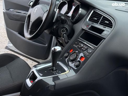 Peugeot 5008 2011 серый - фото 26