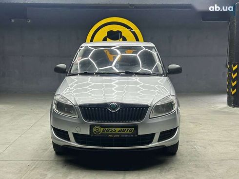 Skoda Fabia 2012 - фото 2