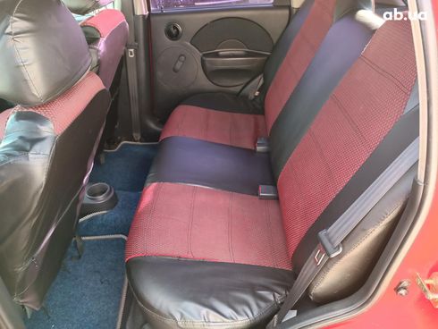 Chevrolet Aveo 2006 красный - фото 24