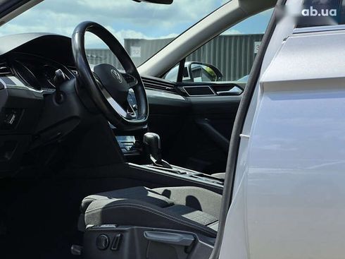 Volkswagen Passat 2021 - фото 26