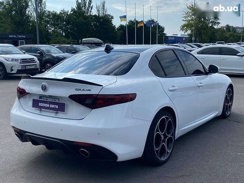 Alfa Romeo Giulia 2018 - фото 7