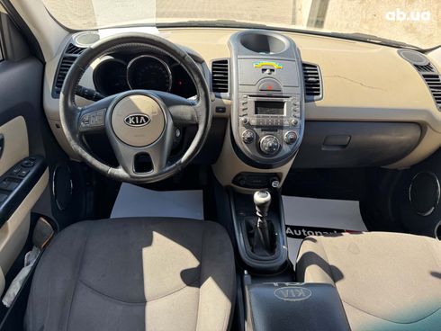 Kia Soul 2010 бежевый - фото 11