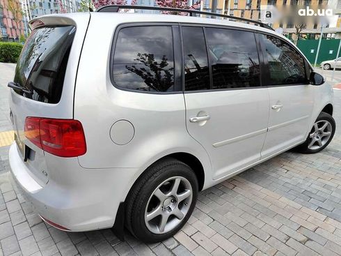 Volkswagen Touran 2011 - фото 13