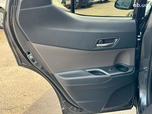 Toyota C-HR 2022 серый - фото 21