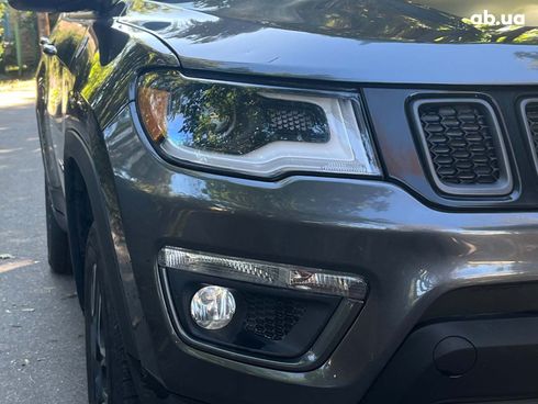 Jeep Compass 2018 серый - фото 4