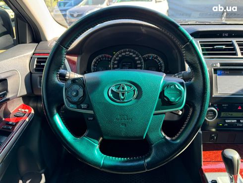 Toyota Camry 2014 белый - фото 31