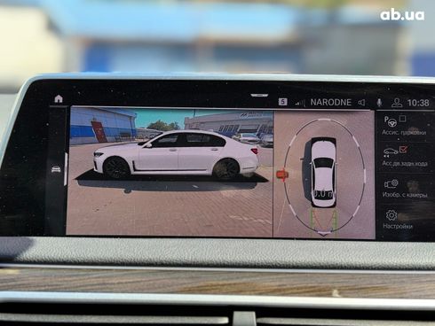 BMW 7 серия 2019 белый - фото 39