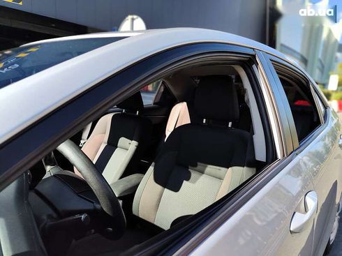 Toyota Corolla 2019 - фото 4
