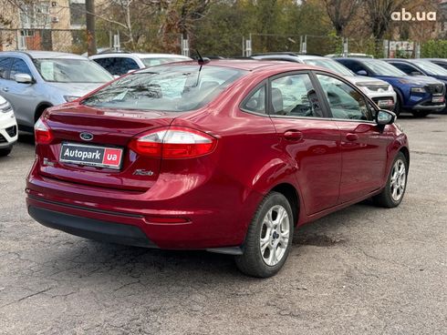 Ford Fiesta 2016 красный - фото 6