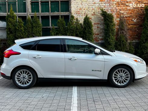Ford Focus Electric 2016 белый - фото 15