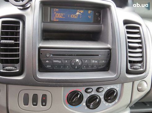 Opel Vivaro 2012 - фото 17