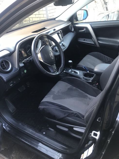 Toyota RAV4 2018 черный - фото 2
